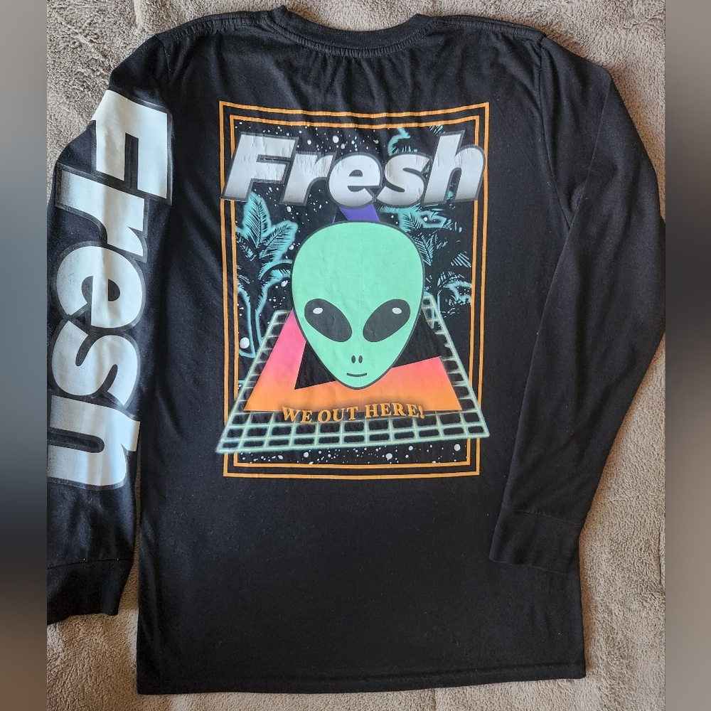 Bailey Apparel "Fresh" Black Long Sleeve Tee with Alien Graphic T-Shirt (M)